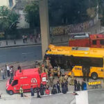 BRT bate em pilar e 60 passageiros ficam feridos no Rio de Janeiro