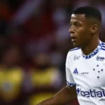 Com VAR alucinado, Cruzeiro e Bahia empatam no Mineirão