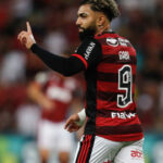 Gabigol conversa com Filipe Luís, vive despedida e Fla espera fim pacífico