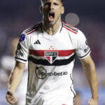 Zubeldía minimiza jejum de gols de Calleri no São Paulo: ‘Trabalha para a equipe’