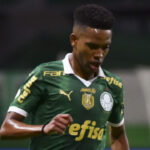 Estêvão decide para Palmeiras superar vaias, vencer o Grêmio e ainda sonhar com o Brasileirão